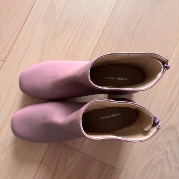 Speed platform ankle boot in Lilac by Intentionally Blank - Picture 10 of 13